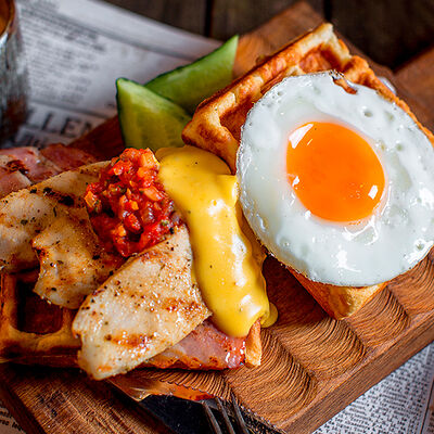 Бельгийский сэндвич с курицей в Колбасофф по цене 450