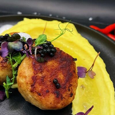 Котлеты из сома с соусом беарнез в Марбелья по цене 750 ₽