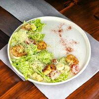 Цезарь с креветкой в Asado