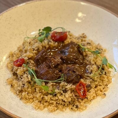 Телячьи щечки с пшеничной кашей в Старый город по цене 570