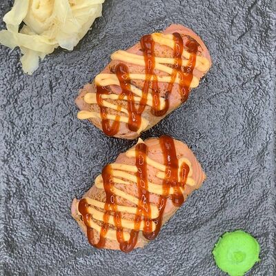 Суши с диким лососем в Hiro суши-бар по цене 270 ₽