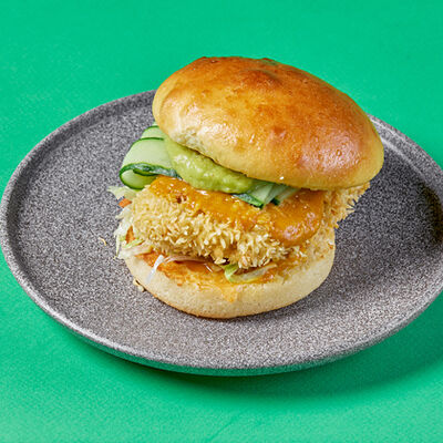 Фишбургер с филе белой рыбы том ям в Шикари по цене 560