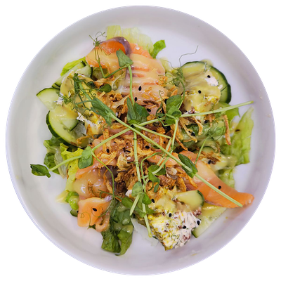 Салат с лососем и медово-горчичной заправкой в Панеттоле по цене 465 ₽