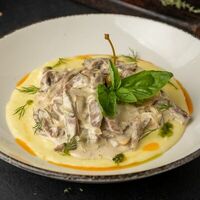 Бефстроганов из телячьего языка с картофельным пюре в Сытый Лось