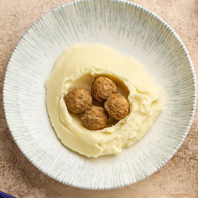 Фрикадельки куриные с картофельным пюрев Хлеб & Булки по цене 640 ₽