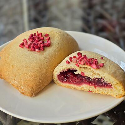 Сочень с клубникой в Булонже по цене 180 ₽