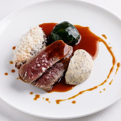 Ягненок с аранчини и кремом из сельдерея в Harvest по цене 1650 ₽