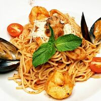 Спагетти с морепродуктами в Travel Рестобар