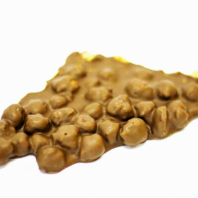 Темный шоколад с орехами в Bon Bon по цене 590 ₽