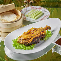 Хрустящая маринованная утка с домашним утиным соусом и блинчиками в Turandot