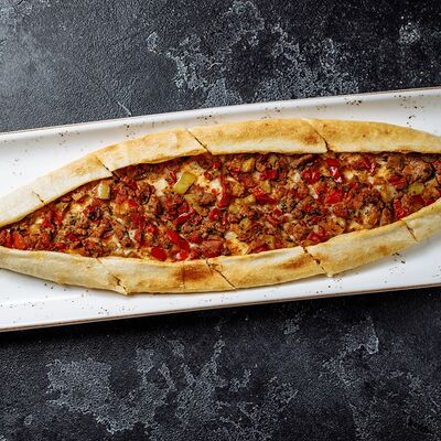 Пиде с говядиной в Таксиммайдан по цене 1150 ₽