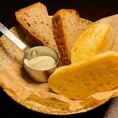 Хлебная корзина с творожным кремом в Vinokurov karaoke rest по цене 293 ₽