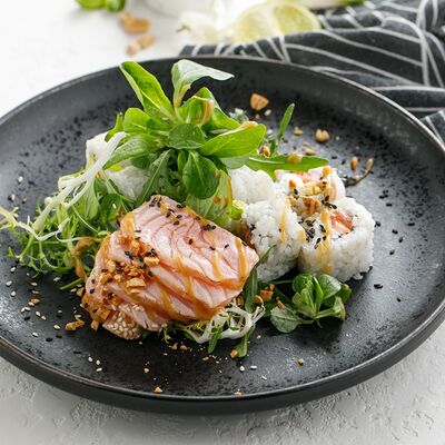 Ролл татаки с лососем в Маймун по цене 1190