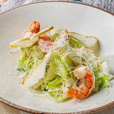 Салат Цезарь с креветкой в Сен Тропе по цене 680 ₽