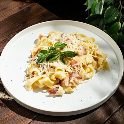 Фирменная паста Карбонара в Грин по цене 520 ₽