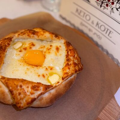 Хачапури Староаджарскийв Keto & Kote Грузинская кухня по цене 795 ₽