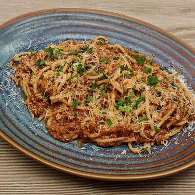 Паста спагетти Болоньезе в Кафе-пекарня Susser по цене 470 ₽