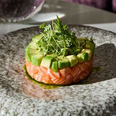 Тартар из лосося в Качуко по цене 830 ₽