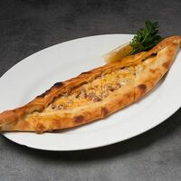 Пиде с сыром и мясом в Чайхана