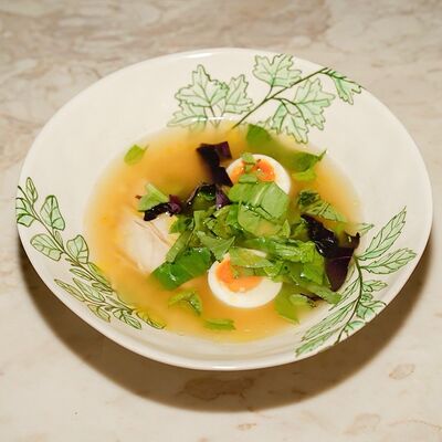 Куриный бульон со свежими травами в Poly по цене 650 ₽