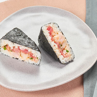 Онигири нежный тунец и креветка в Spoke по цене 249 ₽