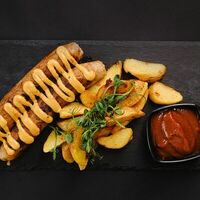 Купаты с картофелем по-деревенски в соусе BBQ в Фабрика Вкуса