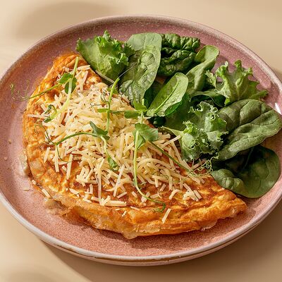 Омлет с курицей и грибами в Комод по цене 590 ₽