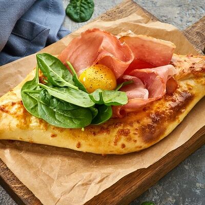 Хачапури по-аджарски со шпинатом и пармой в MANANA по цене 590