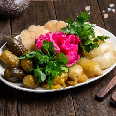 Ассорти из солений в Шашлык Хаус GRILL&PIZZA по цене 590 ₽