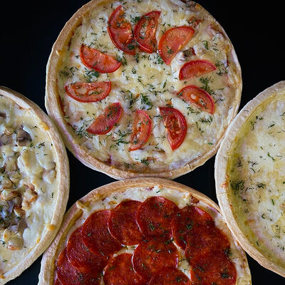 4 пиццы(20): Пепперони, Курица с грибами, Маргарита, Четыре сыра в Съедим всё по цене 1499 ₽