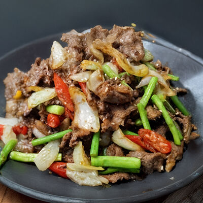 Острые кусочки говядины с луком в Тан чао по цене 43 р.