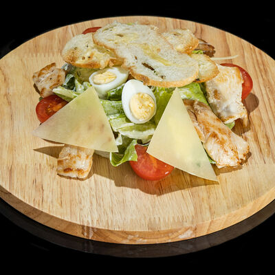 Салат Цезарь с курой в Lucky Pizza по цене 359 ₽