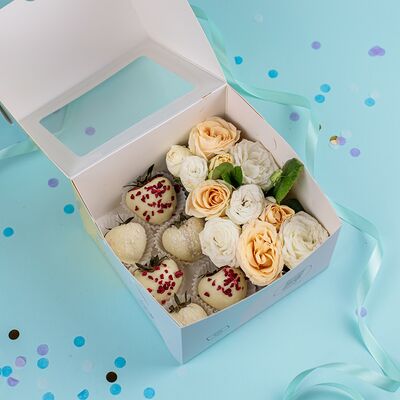 Клубника в шоколаде с розами в Пышно Расцвели по цене 2500 ₽