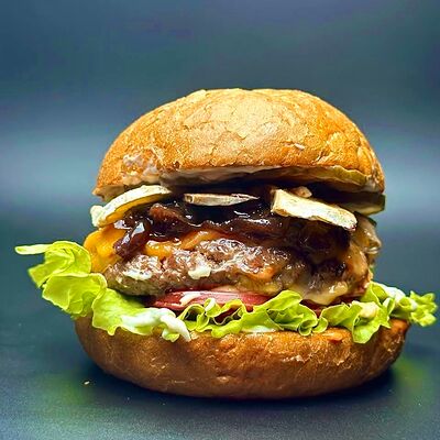 Вишневый БелБургер в #BEEFштекс по цене 790 ₽