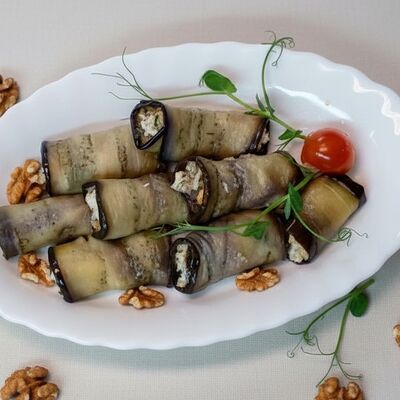 Рулетики из баклажанов с грецким орехом в Интер-Сити по цене 400 ₽
