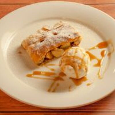 Штрудель с яблоком и изюмом в Господа офицеры по цене 290 ₽