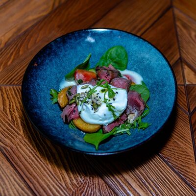 С телячьей вырезкой и яйцом пашот в Ресторан Невский по цене 455 ₽