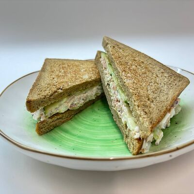 Сэндвич с тунцом в Семейный ресторан Tiki&Taki по цене 350 ₽