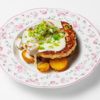 Бифштекс с картофелем бейби в УРМАН кафе по цене 595 ₽