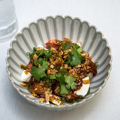 Салат с копченым угрем и хрустящими баклажанами в KIZOKU по цене 770 ₽