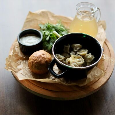 Пельмени с бульоном в Sterling гастро паб по цене 630 ₽