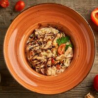 Вок с цыпленком в сливочном соусе в Luna lounge