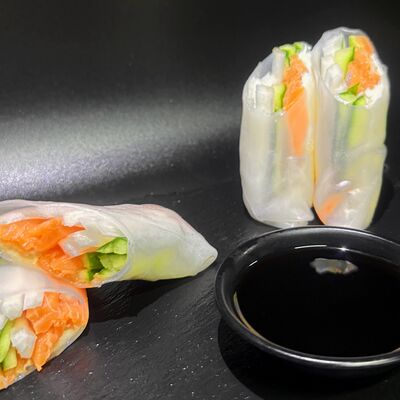 Спринг роллы с лососем в Поедем поедим по цене 330 ₽