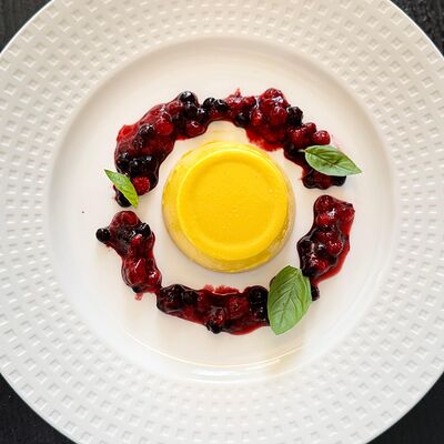 Манго мусс с лесными ягодами в Tutti I Giorni по цене 650 ₽