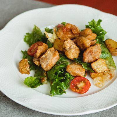 Салат с куриным филе, томатами и картофелем в Semplice Secondfloor по цене 410 ₽