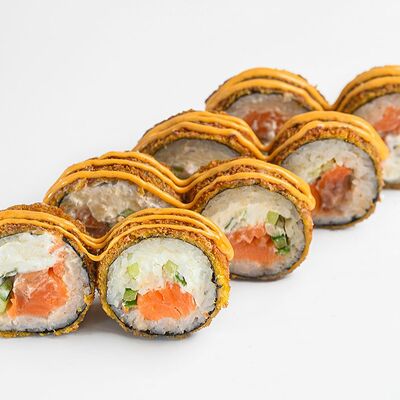 Темпурный ролл с лососем в Япона Мать по цене 750 ₽