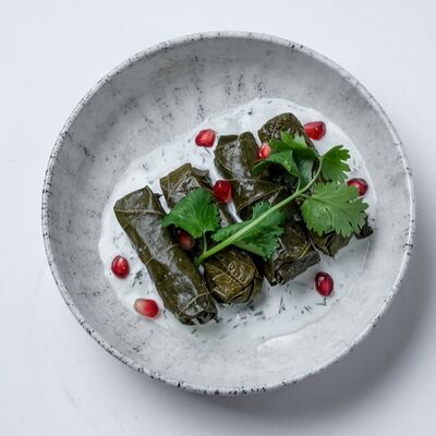 Долма с бараниной на сметанно-чесночном соусе в Базар по цене 400 ₽