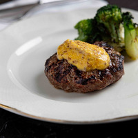 Бифштекс из говядины, горчичный соус, брокколи, Бок-чой в Cape