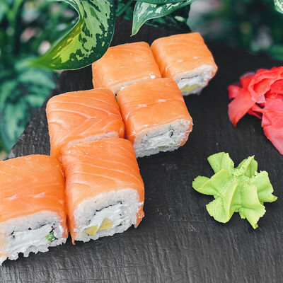 Ролл Филадельфия с авокадо в Гастробар DOM по цене 370