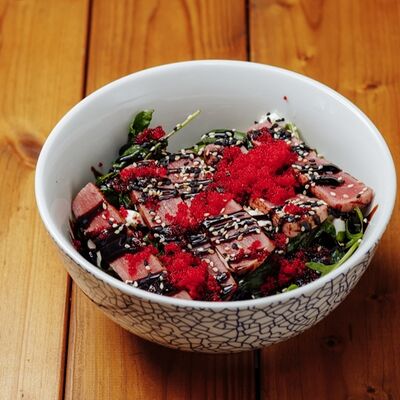 Салат с тунцом и томатами в Эбби Noodles & Sushi Bar по цене 650